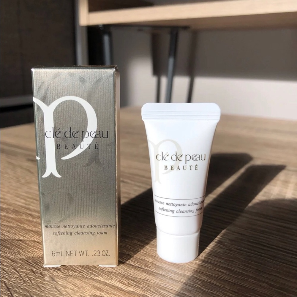 cle de peau cleansing foam sample